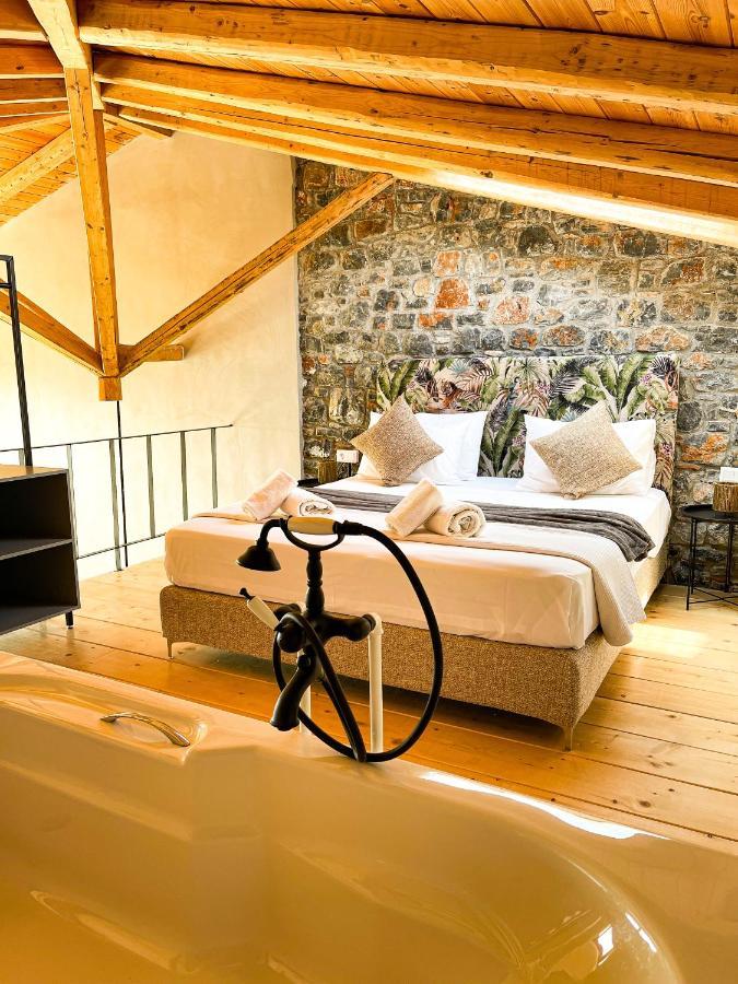 Modern Stone Villas With Swimming Pool อลิเวรี ภายนอก รูปภาพ