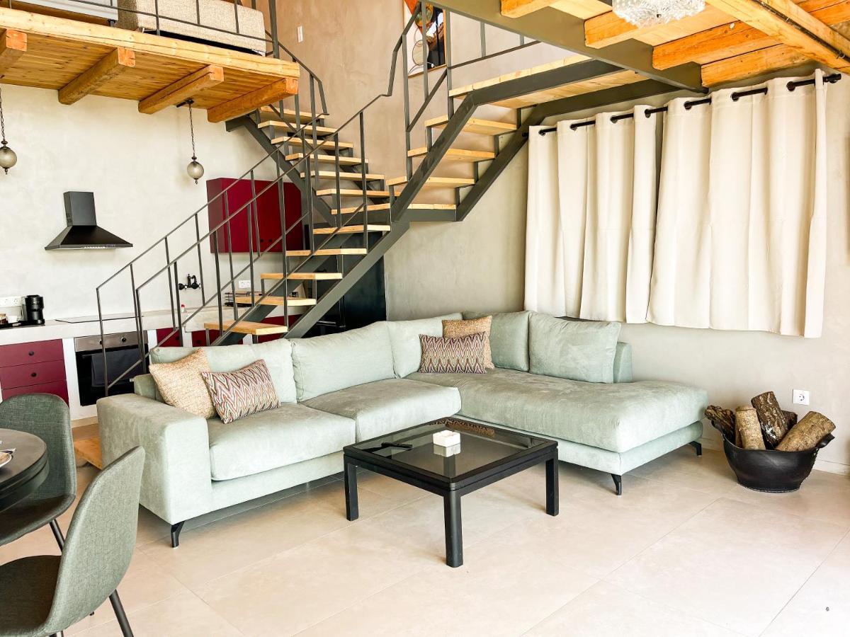 Modern Stone Villas With Swimming Pool อลิเวรี ภายนอก รูปภาพ