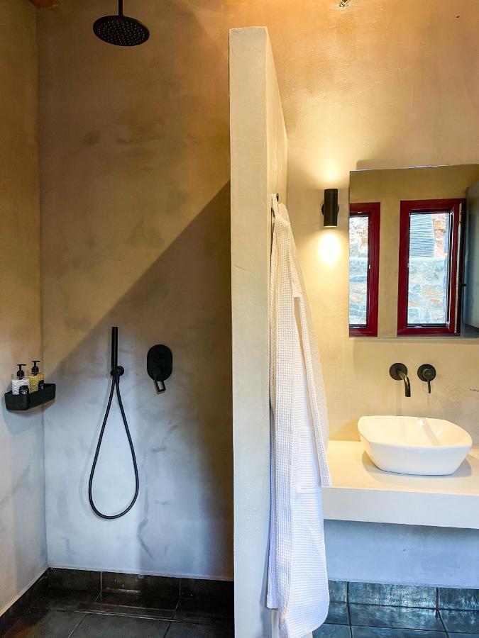 Modern Stone Villas With Swimming Pool อลิเวรี ภายนอก รูปภาพ