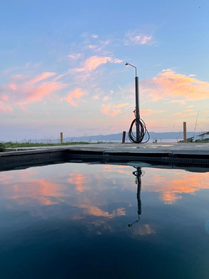 Modern Stone Villas With Swimming Pool อลิเวรี ภายนอก รูปภาพ