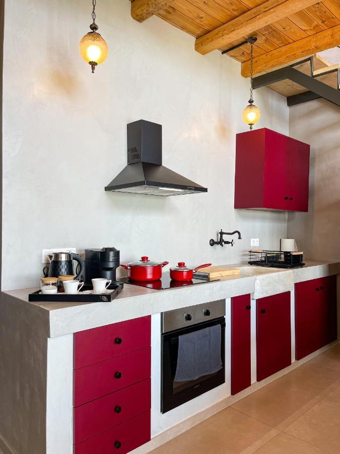 Modern Stone Villas With Swimming Pool อลิเวรี ภายนอก รูปภาพ