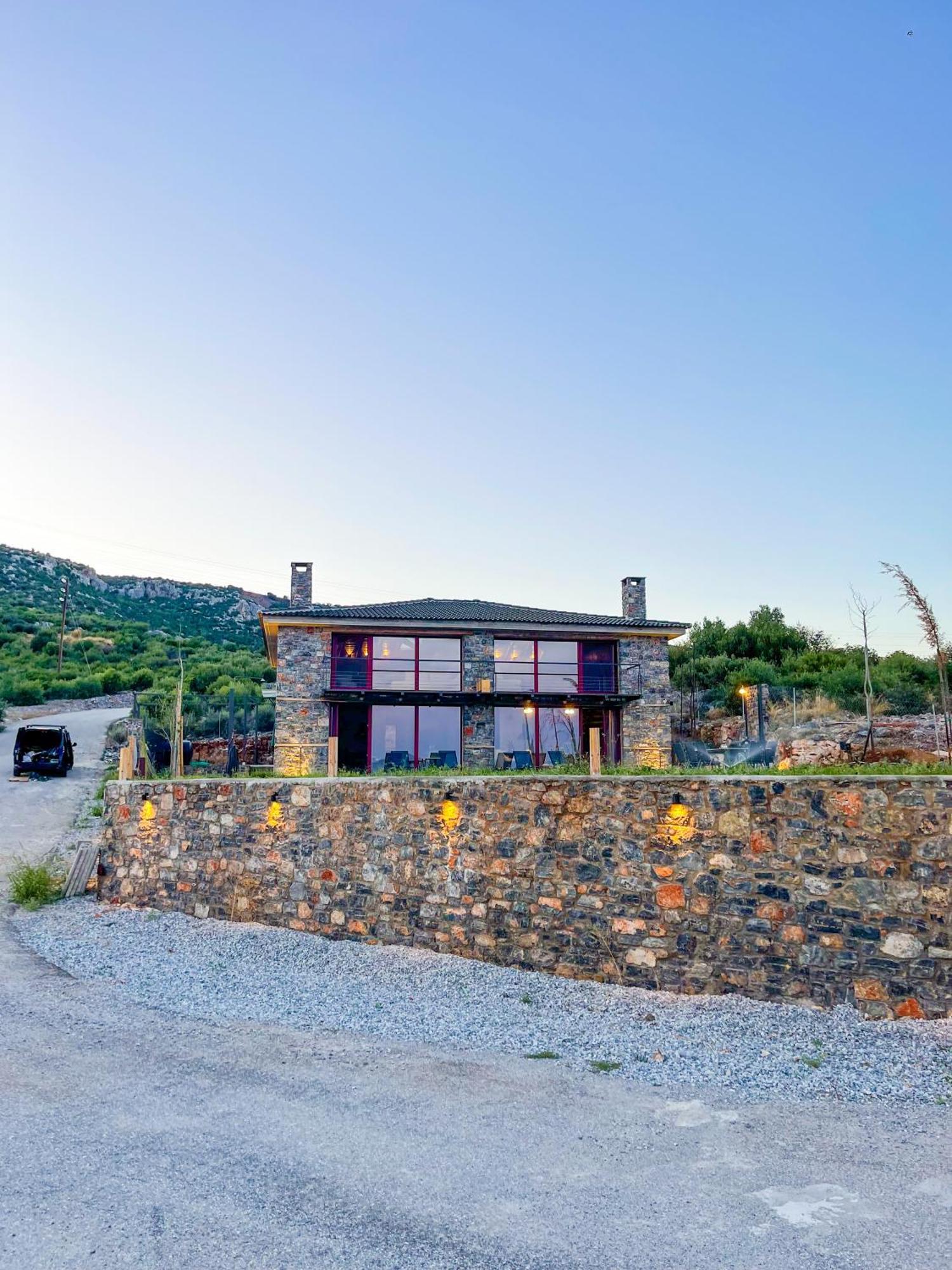 Modern Stone Villas With Swimming Pool อลิเวรี ภายนอก รูปภาพ